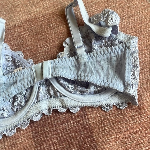Vintage Victoria Secret Lavender Lace Love Bra - Picture 5 of 9